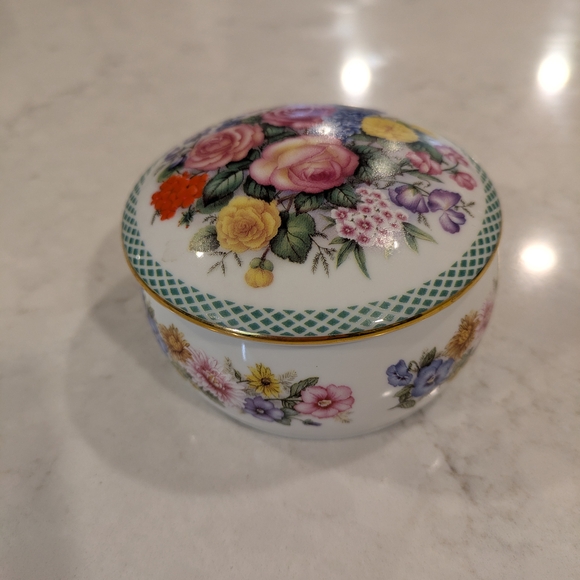 Dambury Mint Floral Porcelain Music Jewelry Box 3.5" x 1.75" - Picture 1 of 3